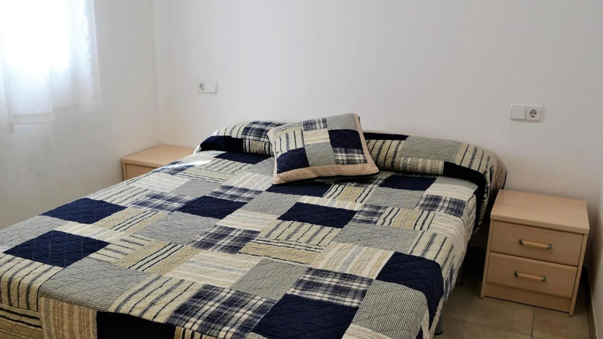 Apartamento Con Terraza Amueblada Y Parking A 10 Min Del Centro De Llanca, Mascotas Permitidas - Es-170-9 Apartment Llanca