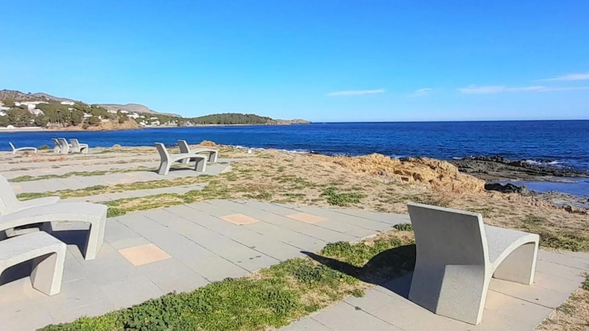 Apartamento Con Terraza Amueblada Y Parking A 10 Min Del Centro De Llanca, Mascotas Permitidas - Es-170-9 0*, Llanca Spain